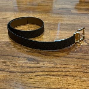 NWT Michael Kors twist reversible belt M